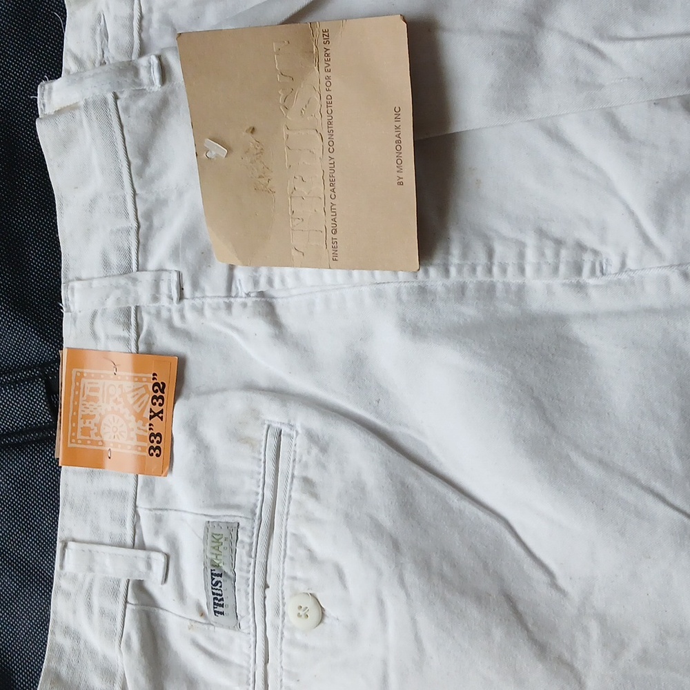 A pair of off white khaki pants size 33/32